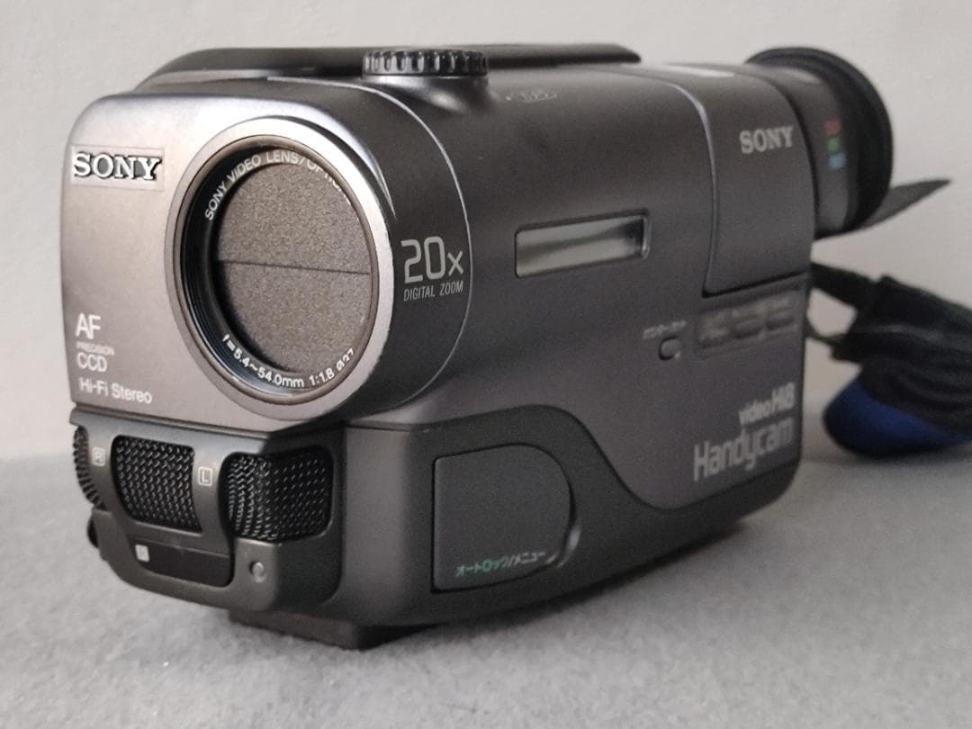 SONY ソニー　CCD-TR11　8mmビデオカメラ　ハンディカム