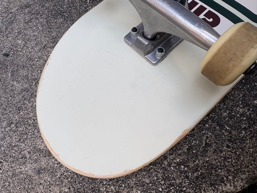 GIRL スケートボードデッキ ホワイト