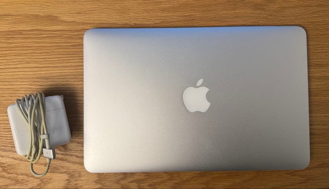 Apple MacBook Air 11インチ　充電器付き MacBook Air 2012 11インチ 新品ケーブル付き