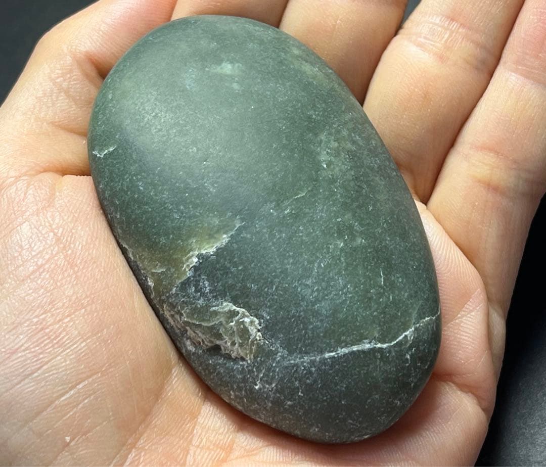 富山県産 ネフライト 大玉 国産鉱物 標本 原石 - メルカリ