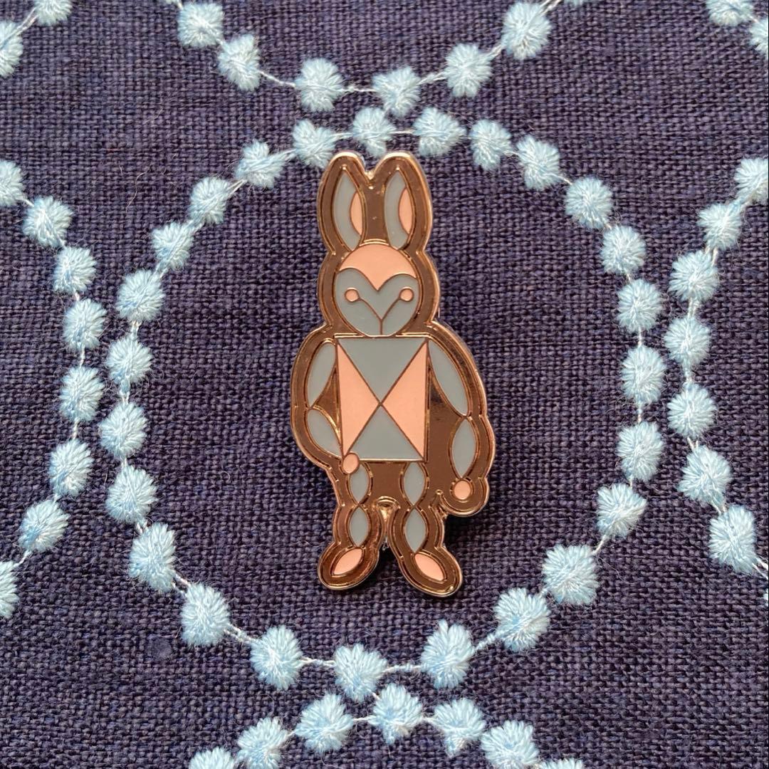 ミナペルホネン＊ピンブローチ＊ピンバッジ＊fun RABBIT - メルカリ