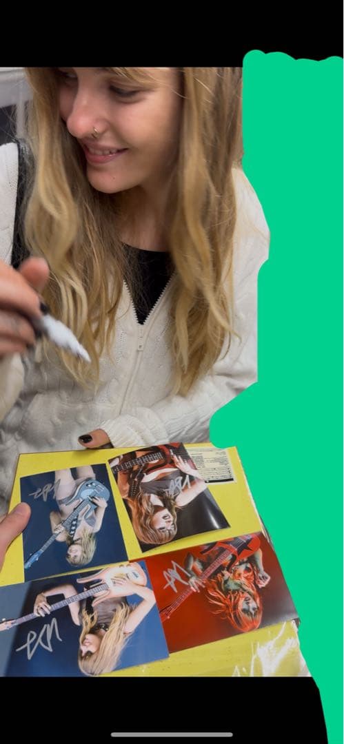 マネスキン ヴィクトリア・デ・アンジェリス 直筆サイン色紙 Maneskin