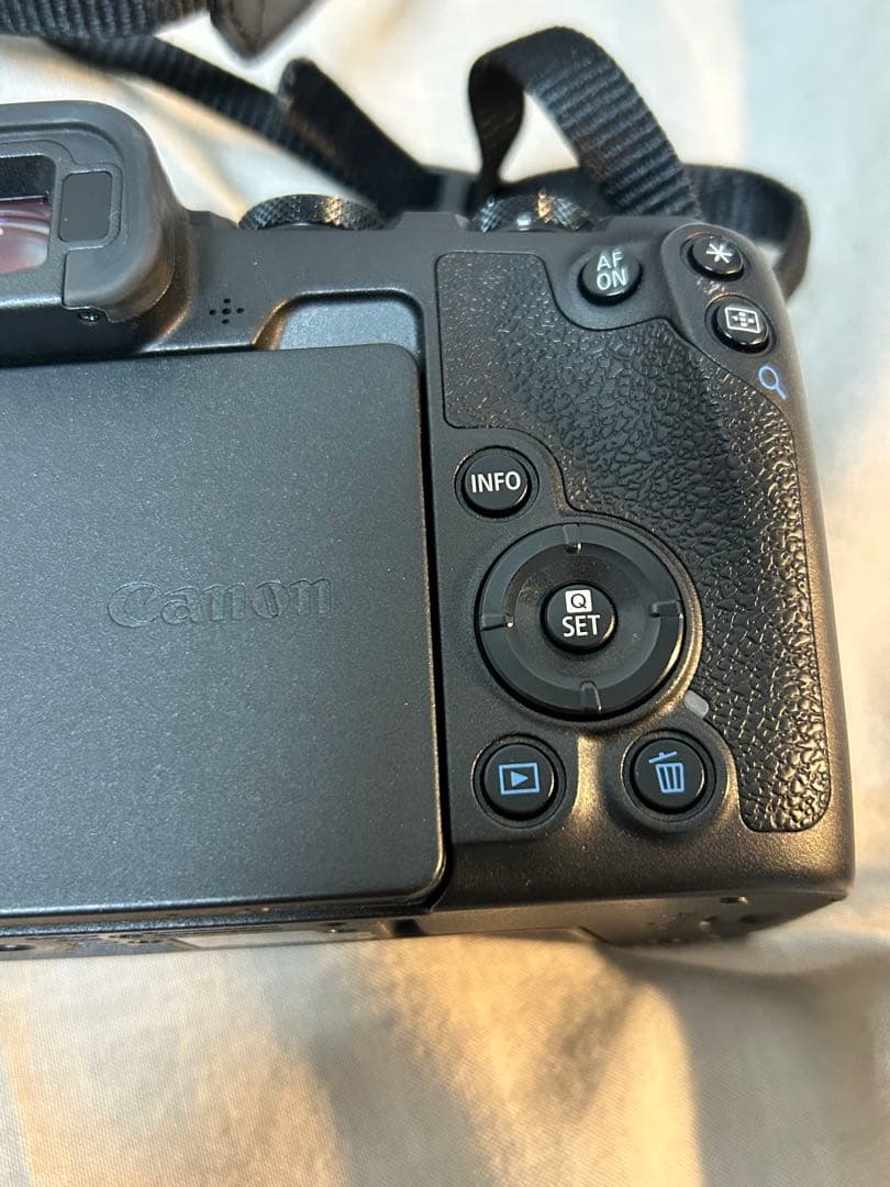 ルーブル様専用❗️ Canon EOS RP (本体・バッテリーセット)