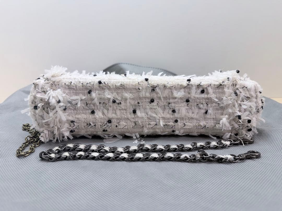 京都カドゥ　ホワイトタッセルショルダーバッグ