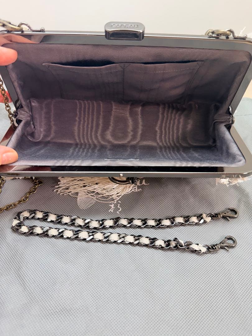 京都カドゥ　ホワイトタッセルショルダーバッグ