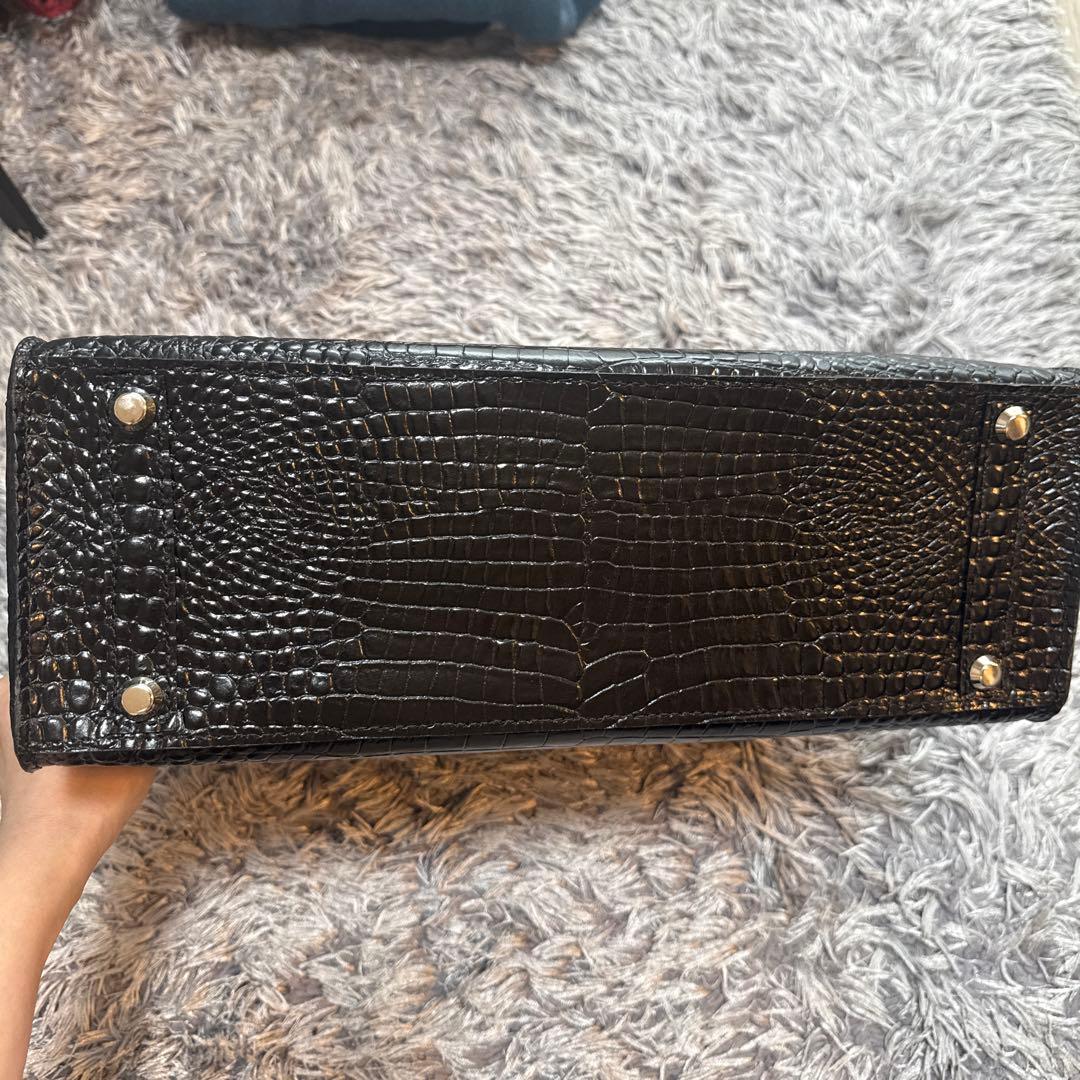 クロコダイル 調の型押し　ハンドバッグ　黒