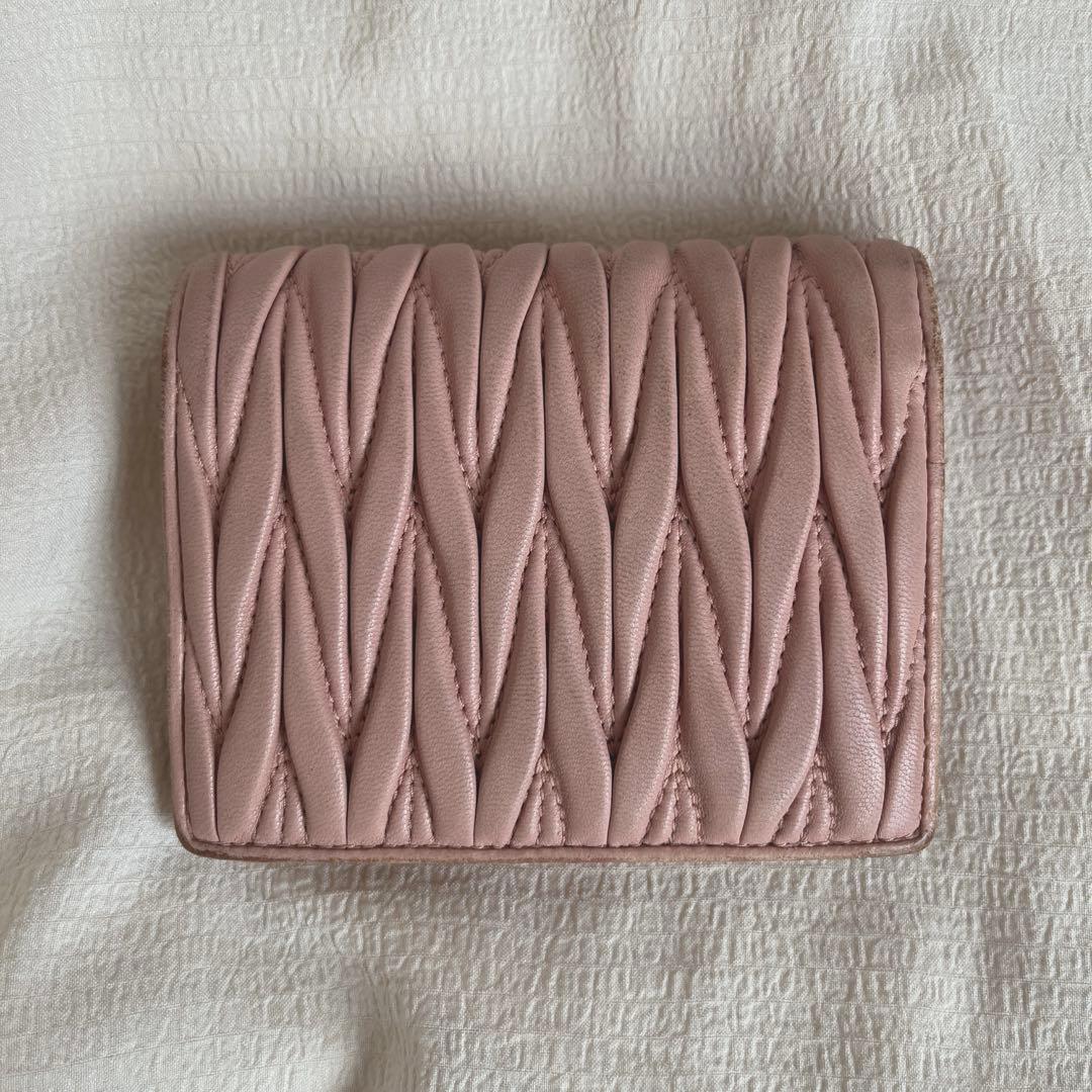 miumiu 二つ折り財布