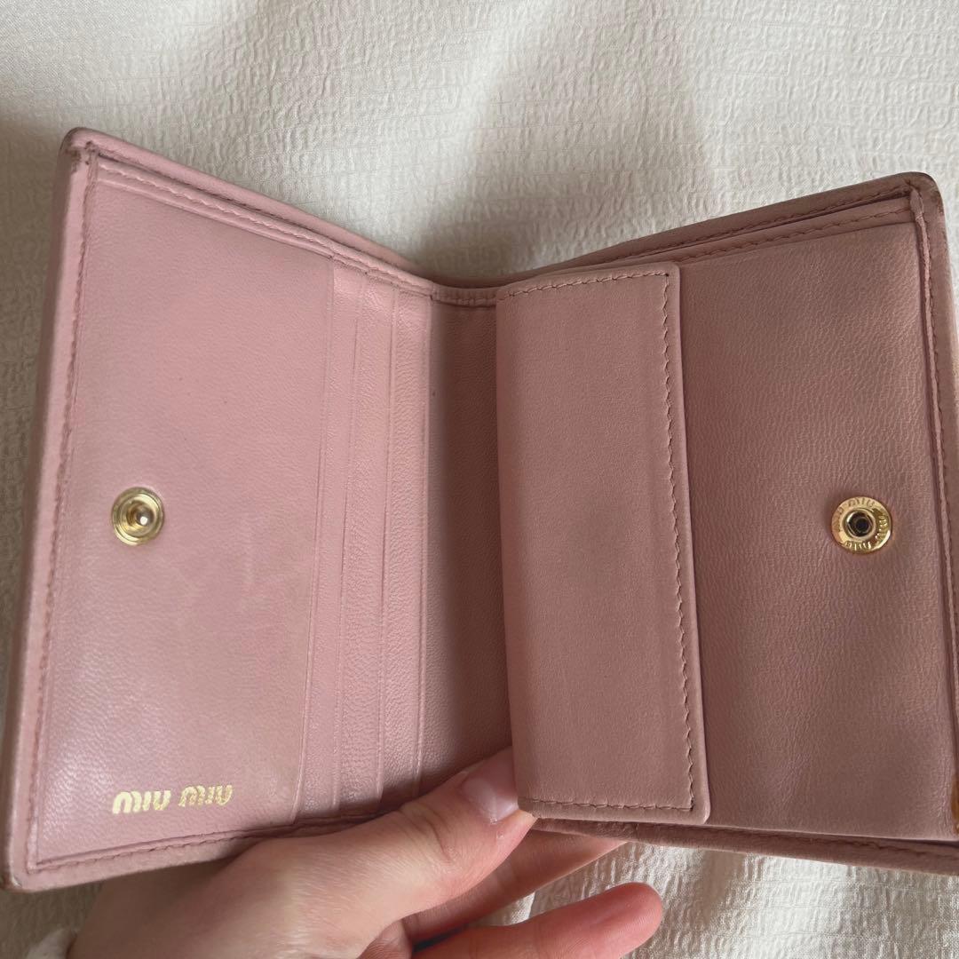 miumiu 二つ折り財布