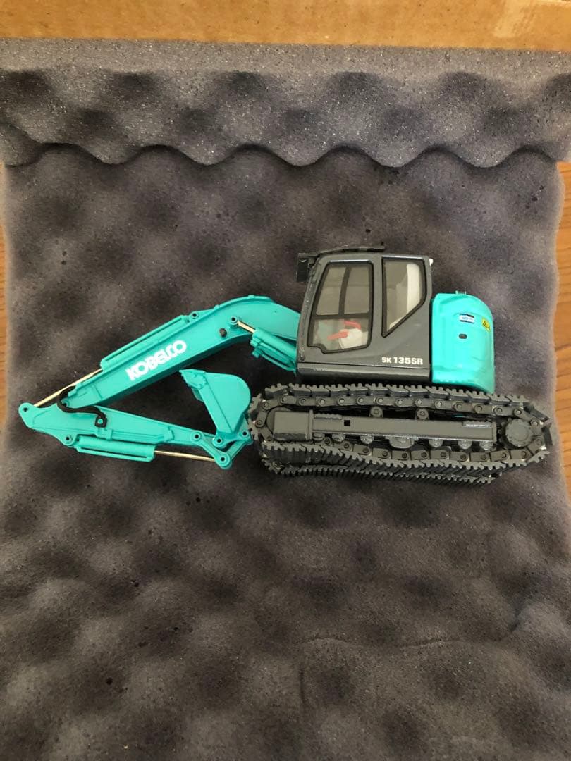 KOBELCO、コベルコ建機SK135SR 1:50スケールモデル