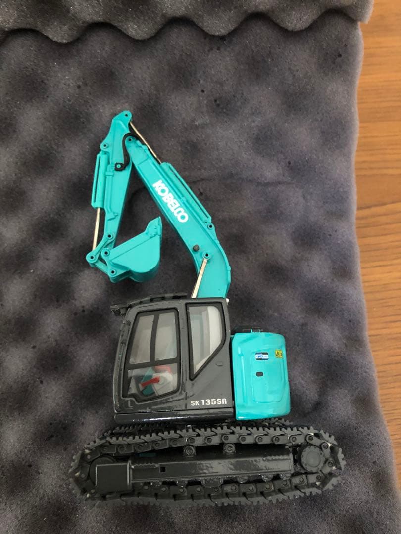 KOBELCO、コベルコ建機SK135SR 1:50スケールモデル