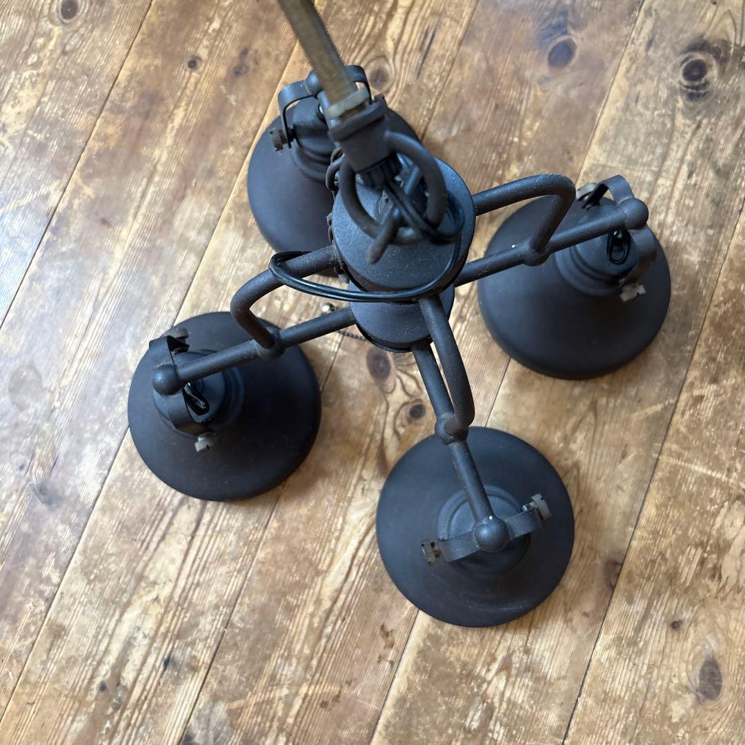 ブラックメタル4灯シャンデリア