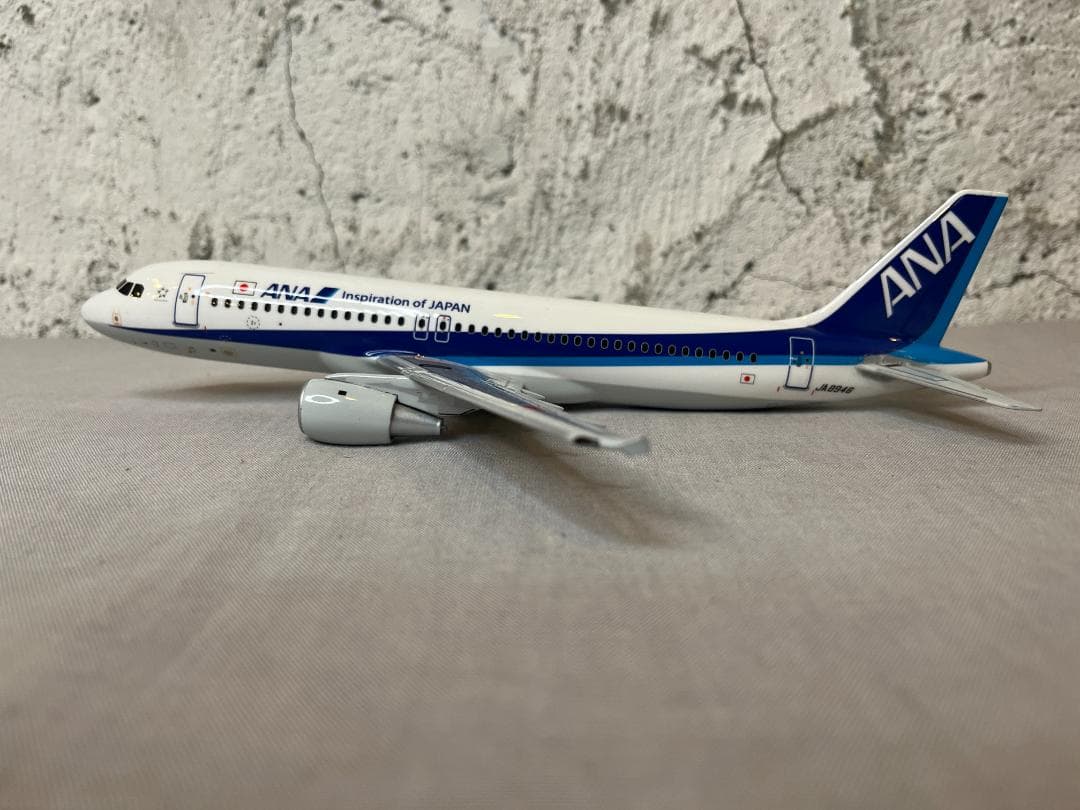 レア ANA 全日空商事 / AIRBUS A320 JA8946 1:144