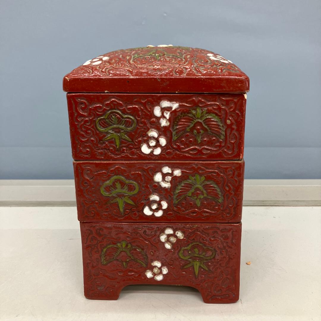 D-4 松竹梅 縁起物 三段重 朱塗り 陶器製 菓子器 重箱 小重 昭和レトロ