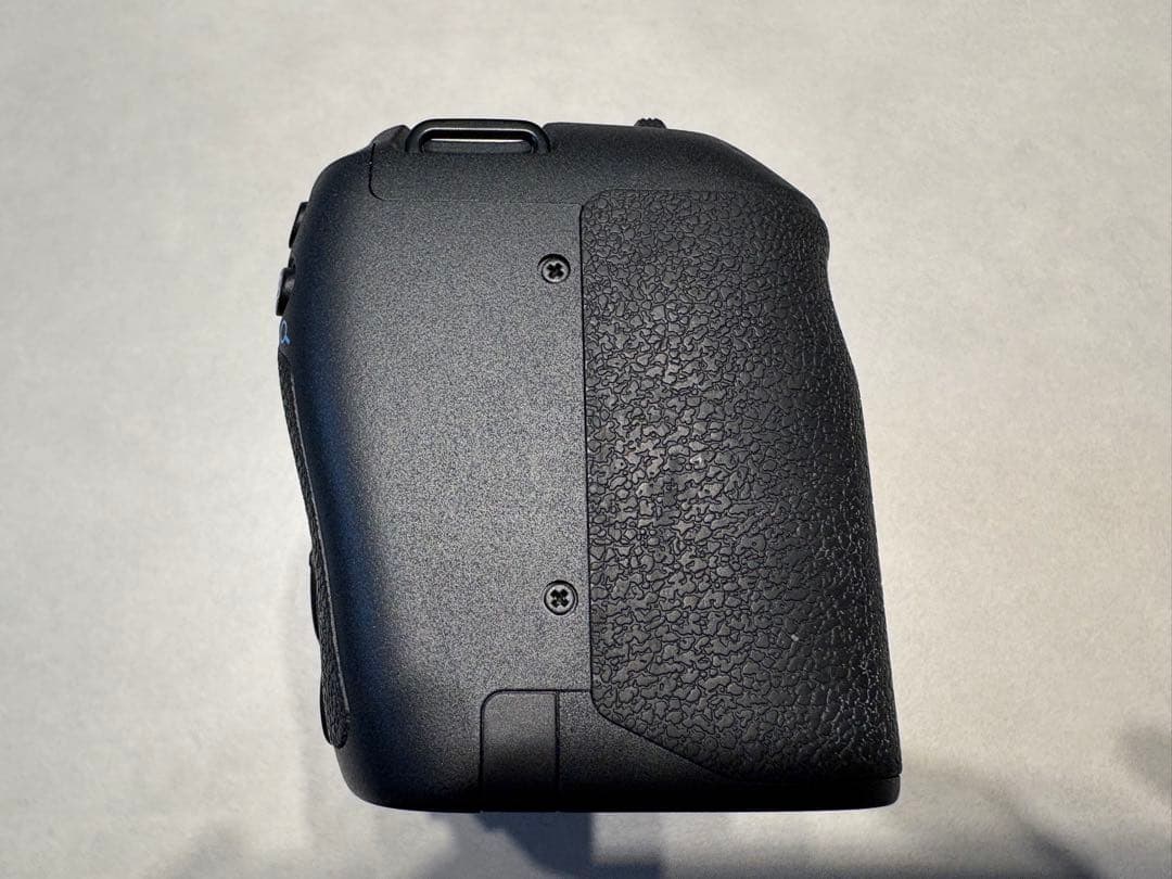 EOS RP バッテリー2個付き シャッター回数7000回以下 カメラ