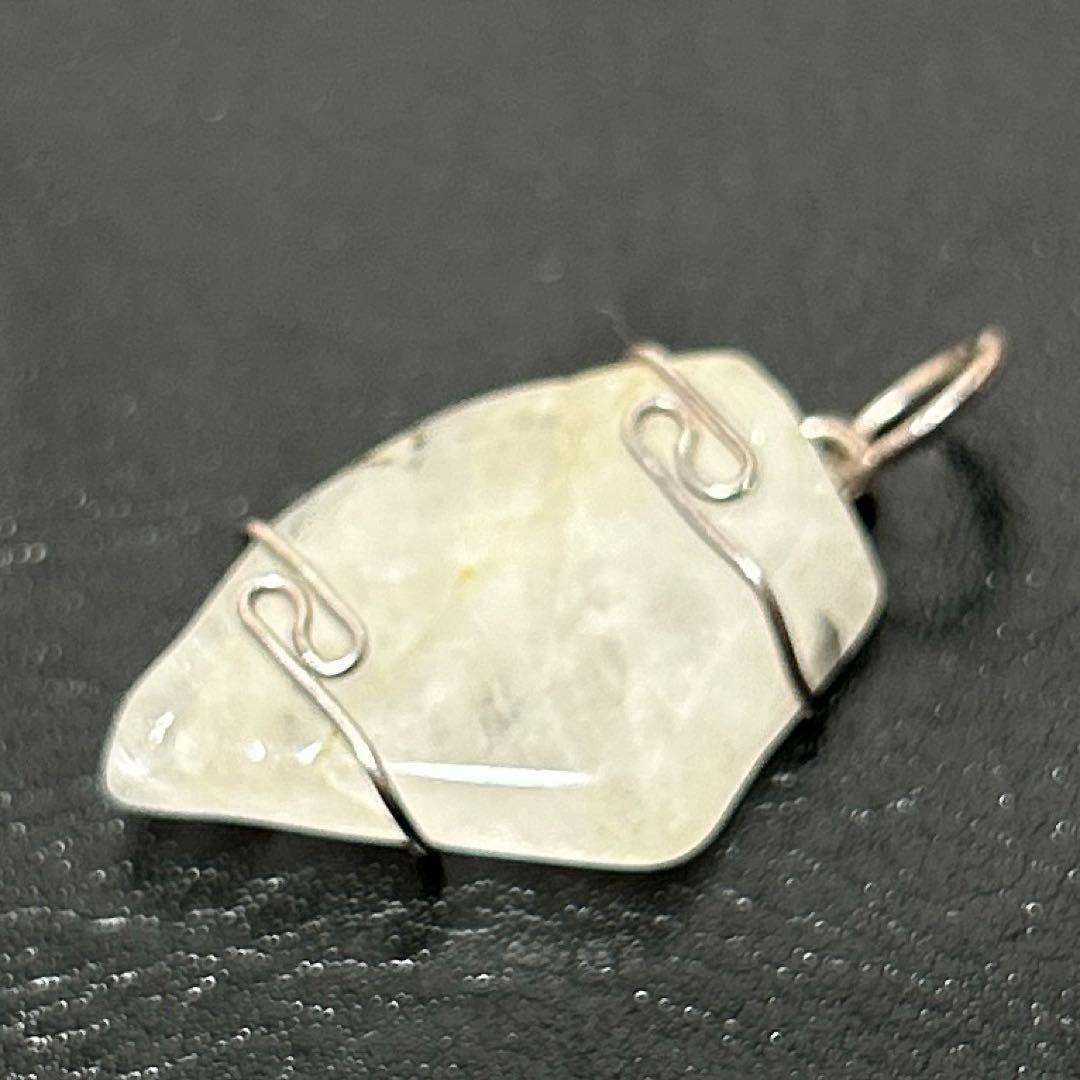 H&E社フェナカイト(AZOZEO) ワイヤーラップ ペンダントトップ 3.6g