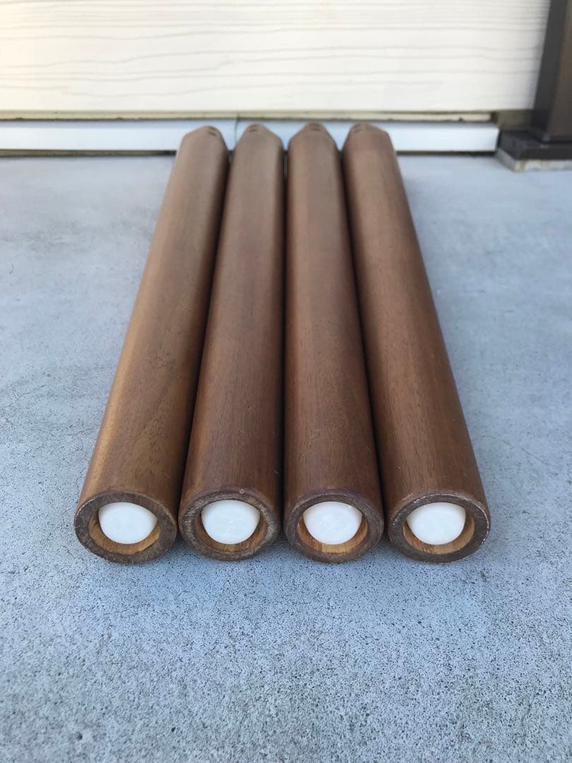 送料込み価格 Lotus 木製ダイニングテーブル 4本脚　矢張り柄