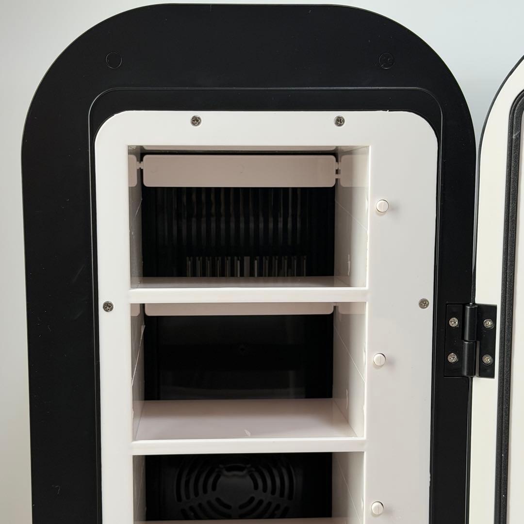 アーモンドアイG17勝記念自動販売機型保冷庫