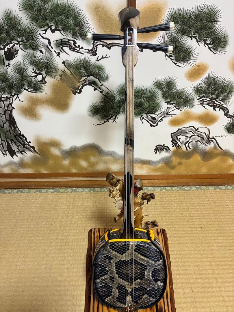 沖縄三線 伊江島クルチ(黒木) ユナー！与那城型 本皮一枚張り - メルカリ