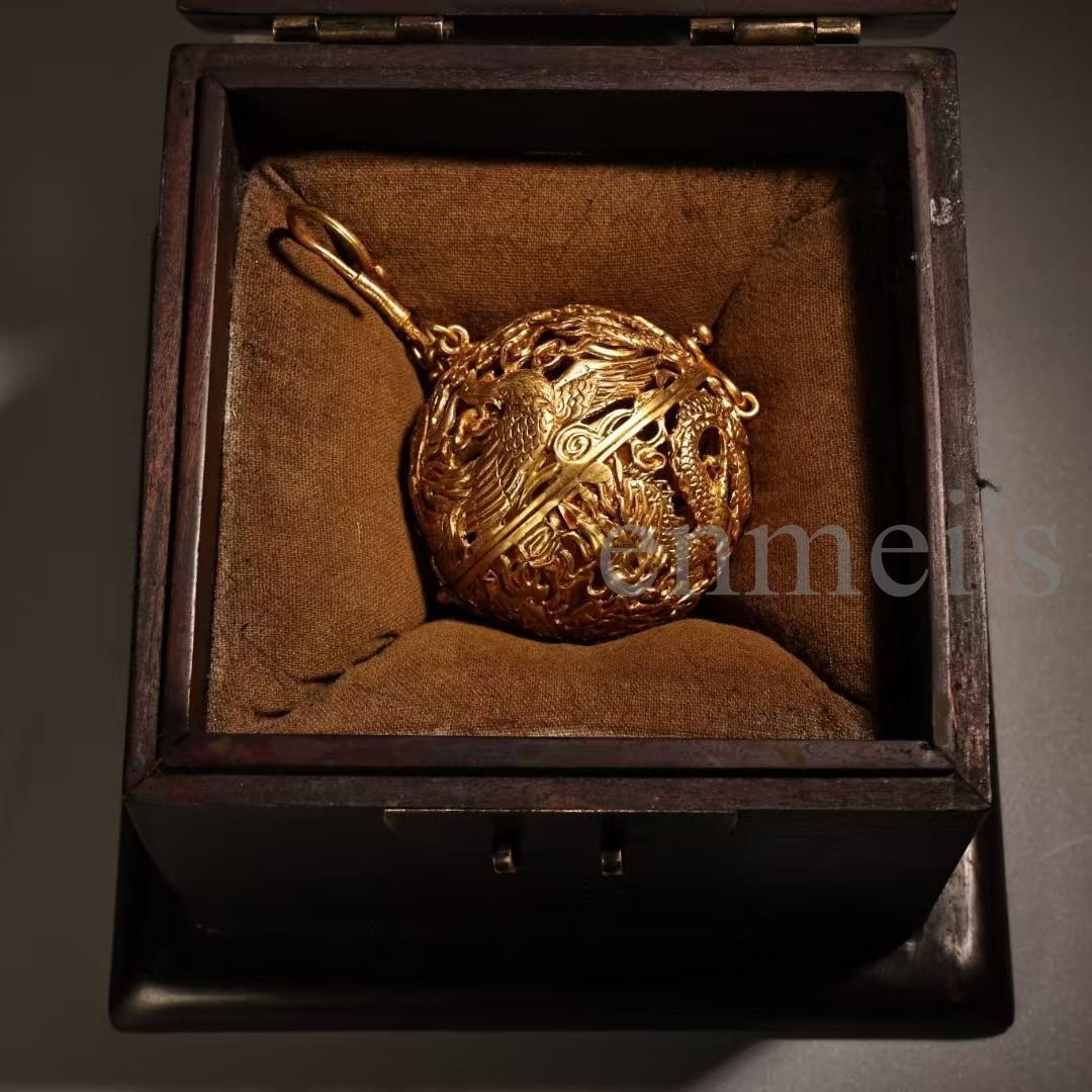 中国古美術品・珍品純銅製・高浮彫鎏金繍球香炉香囊・透彫・