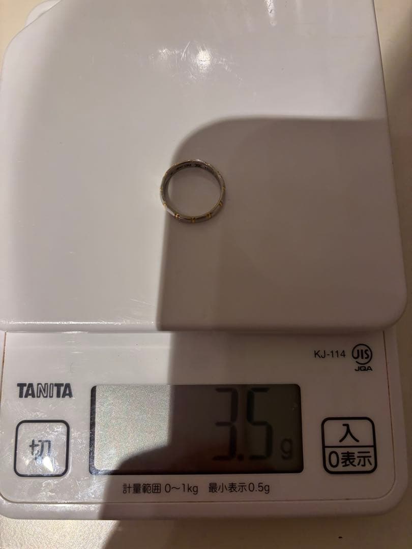 セリーヌ　プラチナ　リング