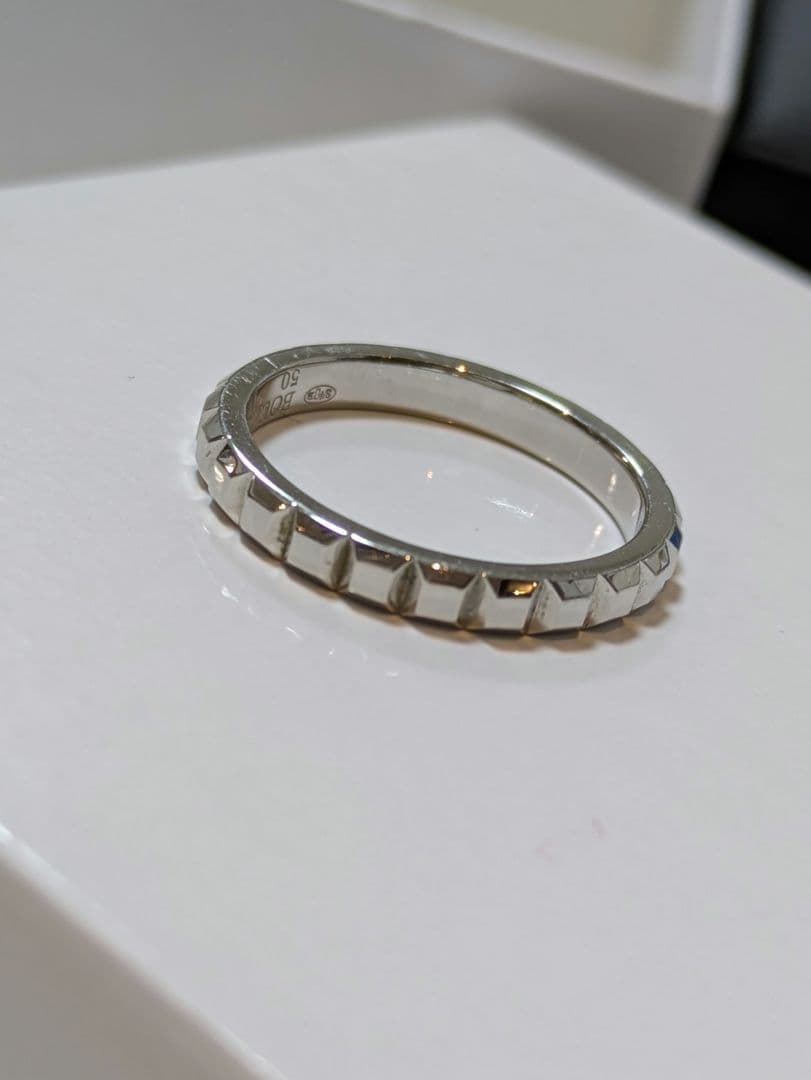 ブシュロン　クルドパリ　ミディアム　プラチナ　#50