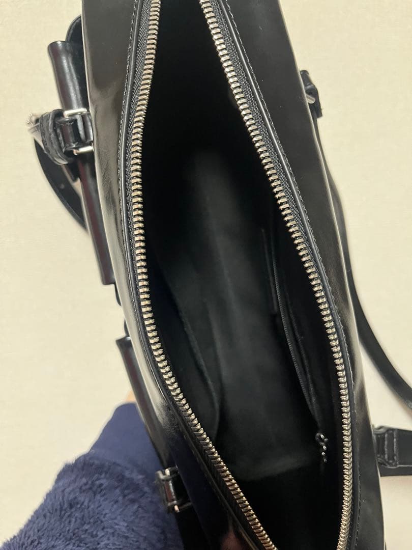 チャールズアンドキース レイチェルイロンゲイテッドマルチポケットショルダーバッグ