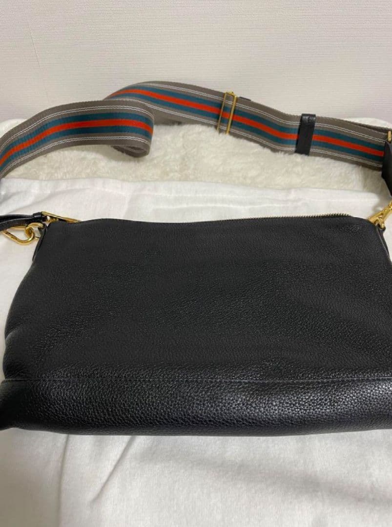 PRADA 　プラダ　斜め下げバッグ　2wayストラップ