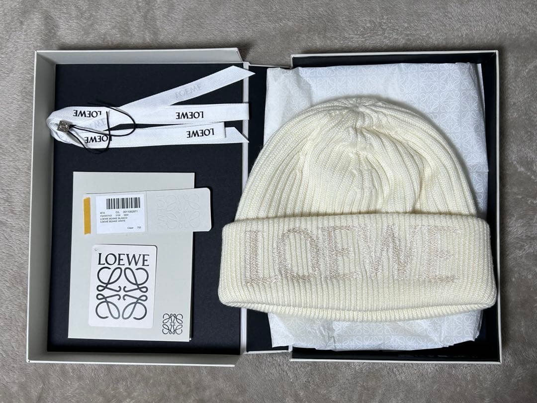 ロエベ　ビーニー　ホワイト f540257x2308.jpg