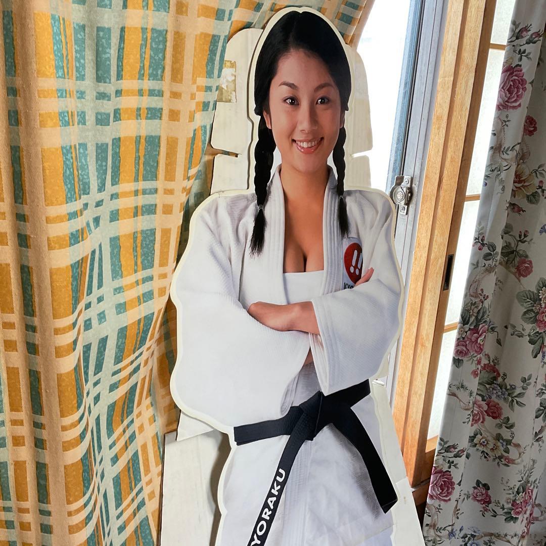 小池栄子　柔キッズ　パチンコメーカー京楽　等身大パネルポスター　【パチンコ店】。