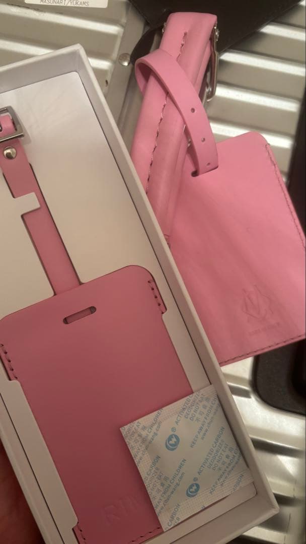 リモワがローズクオーツから着想を得た新作コレクション発売、スーツ