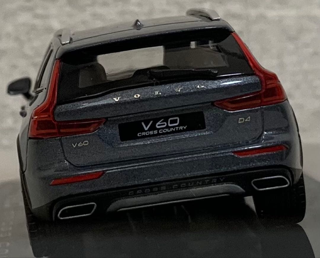 1/43 Volvo / ボルボ V60 Cross Country グレー