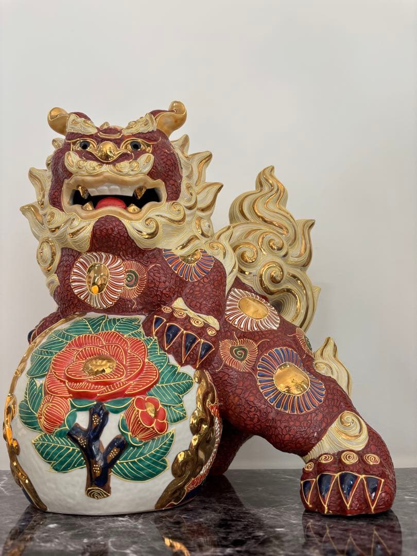九谷焼 シーサー 唐獅子　九谷八幡窯　金彩　椿　魔除け　守り神