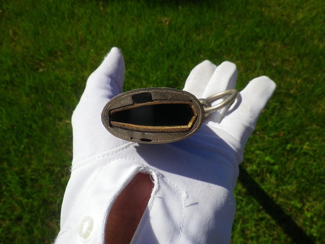 九八式軍刀　鉄鞘　赤茶色　当時物を仕立て直した品物　模造刀付【説明欄参照】