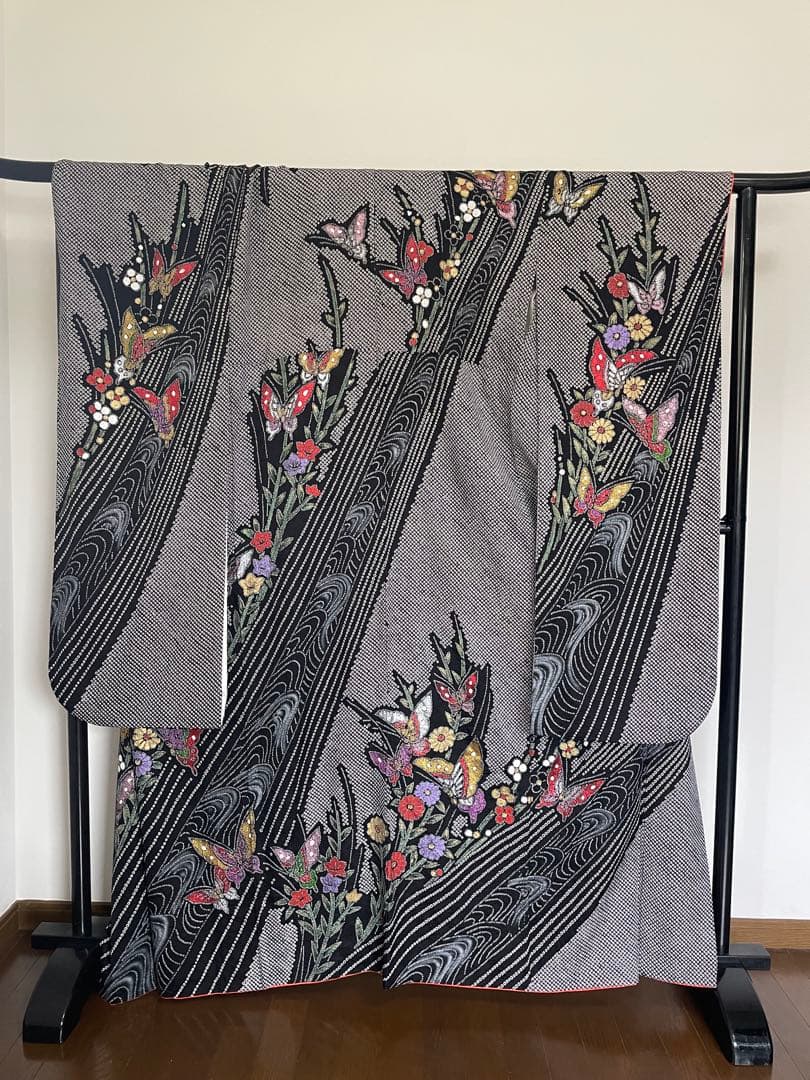 振袖 フルセット 黒総絞り バタフライ カラフル ラメ 新品小物 - メルカリ