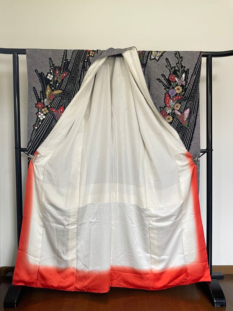 振袖 フルセット 黒総絞り バタフライ カラフル ラメ 新品小物 - メルカリ