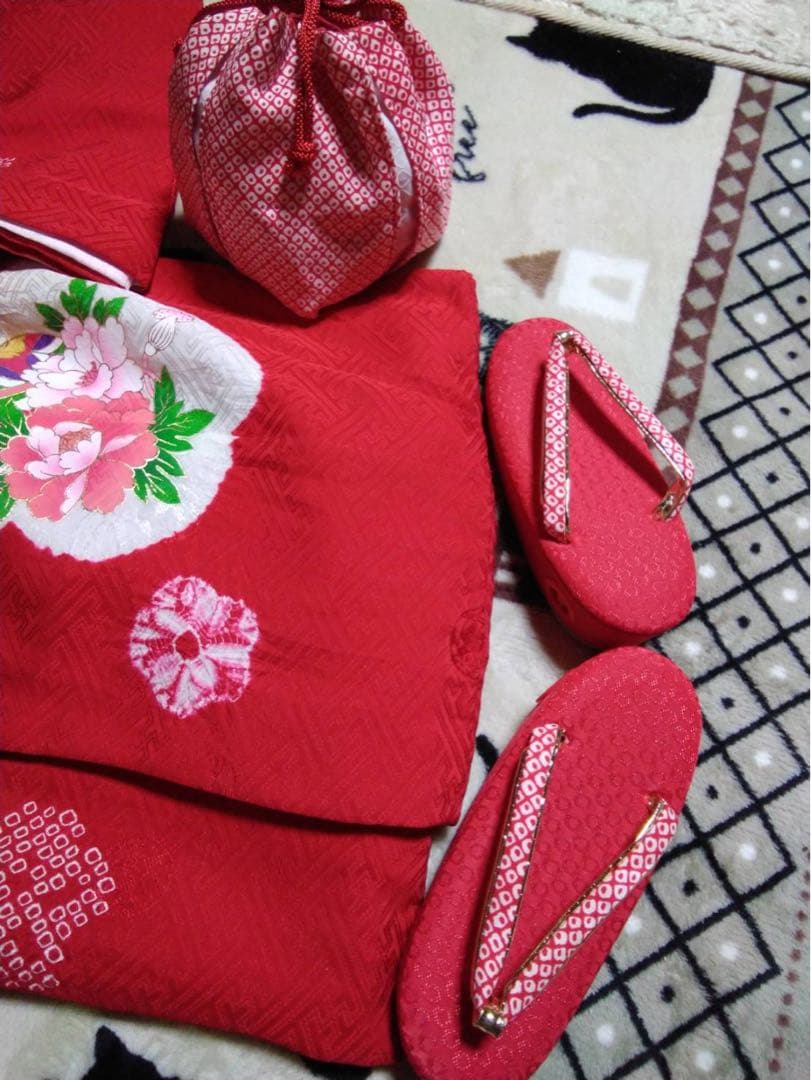 AK です。3歳向け・正絹・お着物と総絞りのお被覆のセット