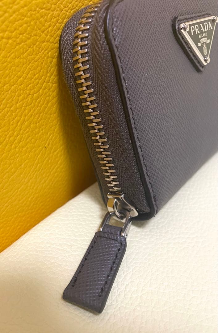 【美品】PRADA レザーケース 2MM003(定価96800円)