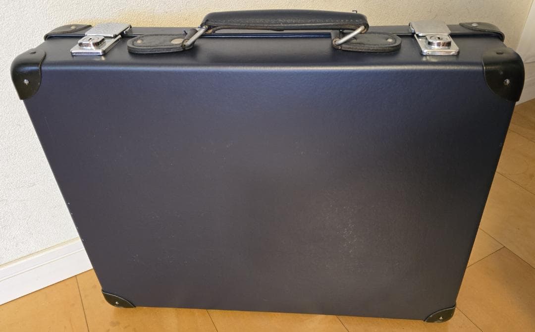 【値下げ】GLOBE-TROTTER 18インチ スリムアタッシュ（ネイビー）