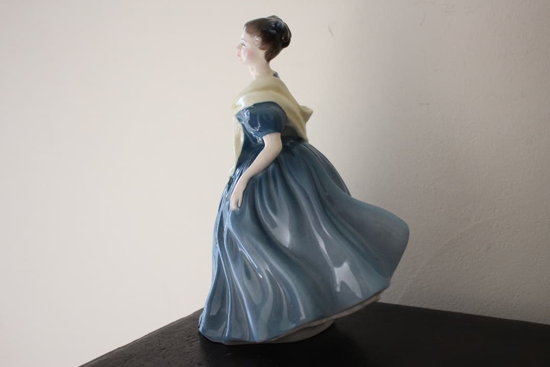 ロイヤルドルトン フィギュリン 陶器人形 アドリアン
