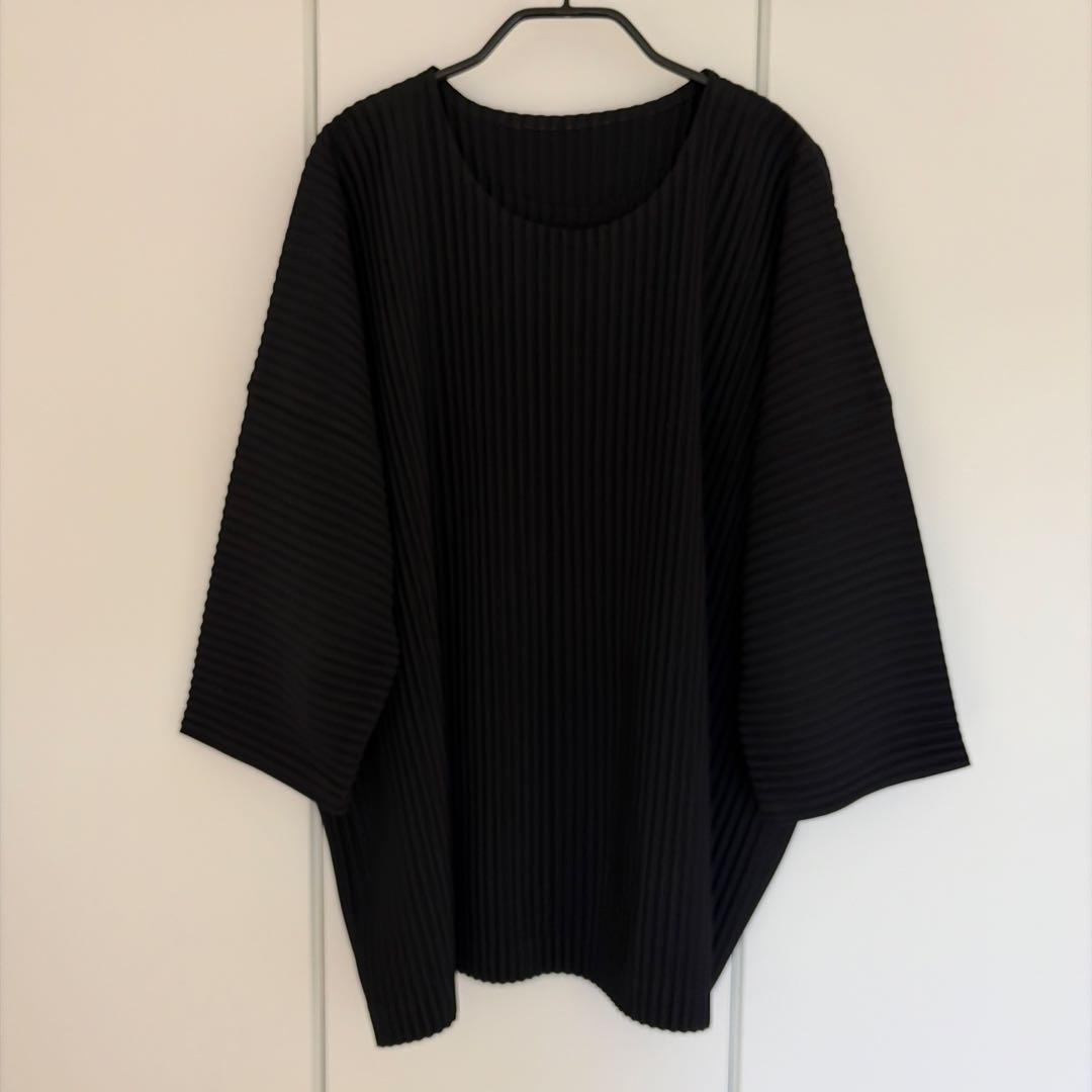 HOMME PLISSÉ ISSEY MIYAKE 丸首半袖トップ HOMME PLISSÉ ISSEY MIYAKE High Neck T-Shirt Black – LESS 17