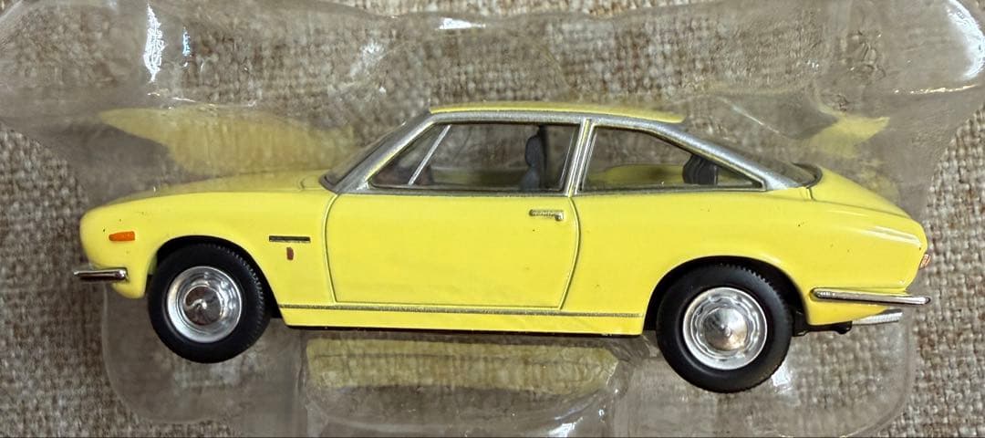 TLV LV-145a,b ISUZU 117 COUPE 2色セット