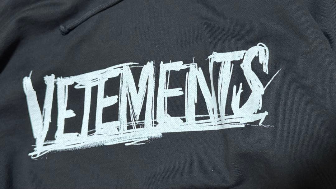 トムさん専用 VETEMENTSパーカー