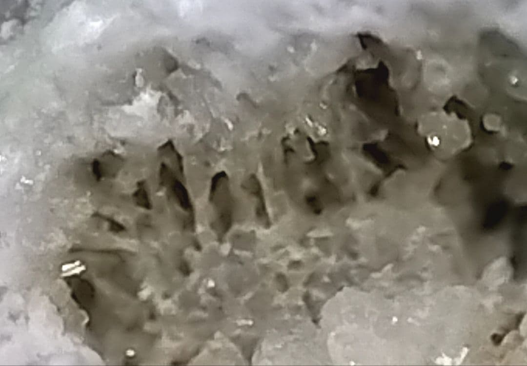 ☆翡翠原石☆糸魚川硬玉【青海川・転石ウブ・クラスター翡翠299g】