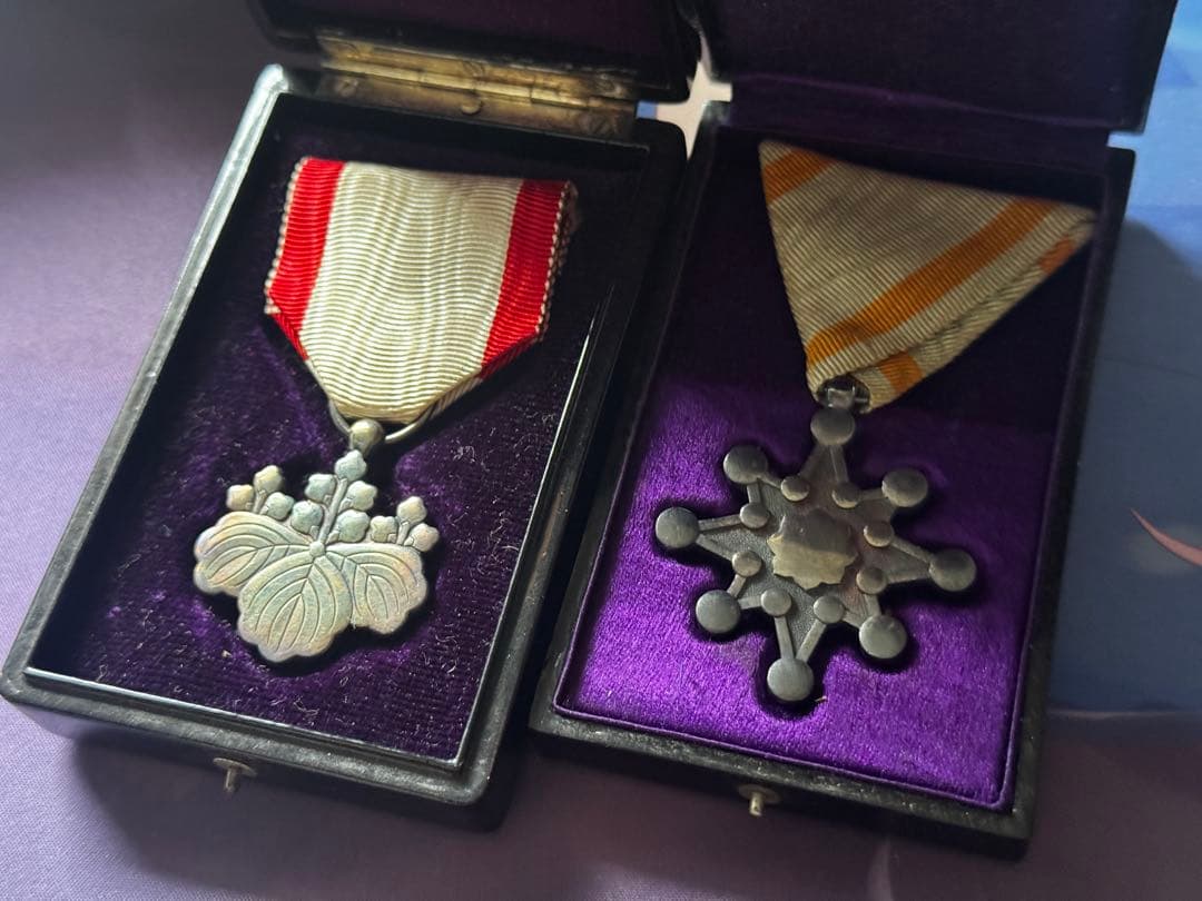 勲章セット 2個 ケース付き｜