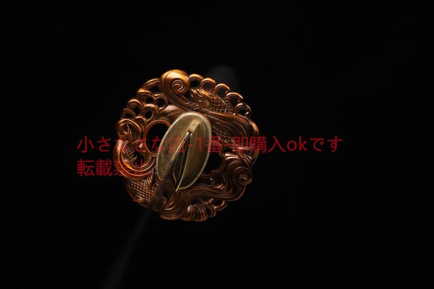 武士の刀を磨く 武具　刀装具　日本刀　模造刀 居合刀