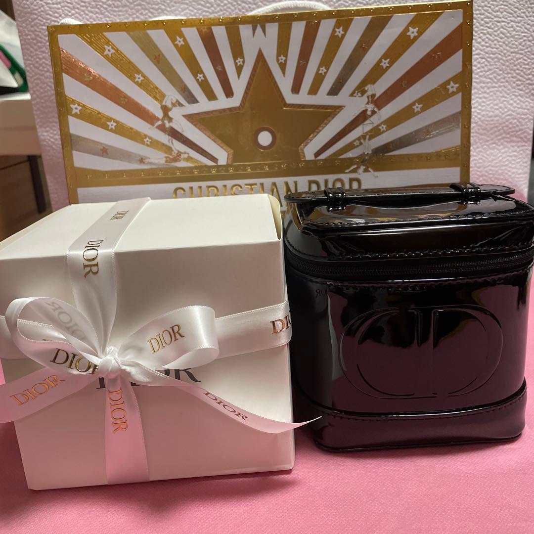 ディオール バニティポーチ 黒 エナメル と赤エナメルポーチ 2026