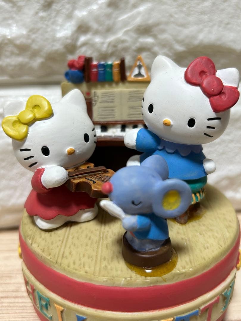ハローキティ　レトロ　オルゴール