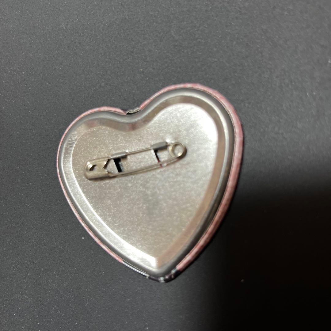 王室教師ハイネ 缶バッジ ハート - メルカリ