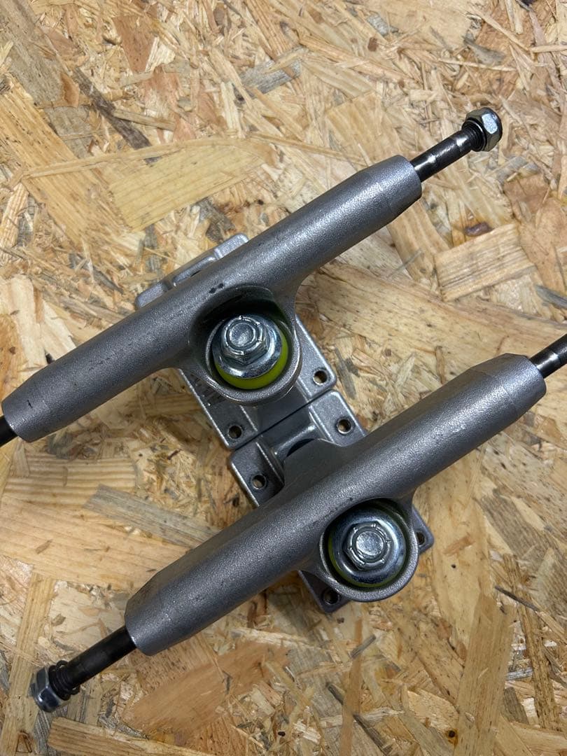 lurpiv 150 スケートボードトラック シルバー