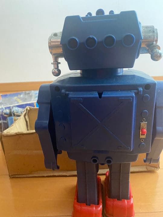 1985年製造の「ニューテレビロボット」です